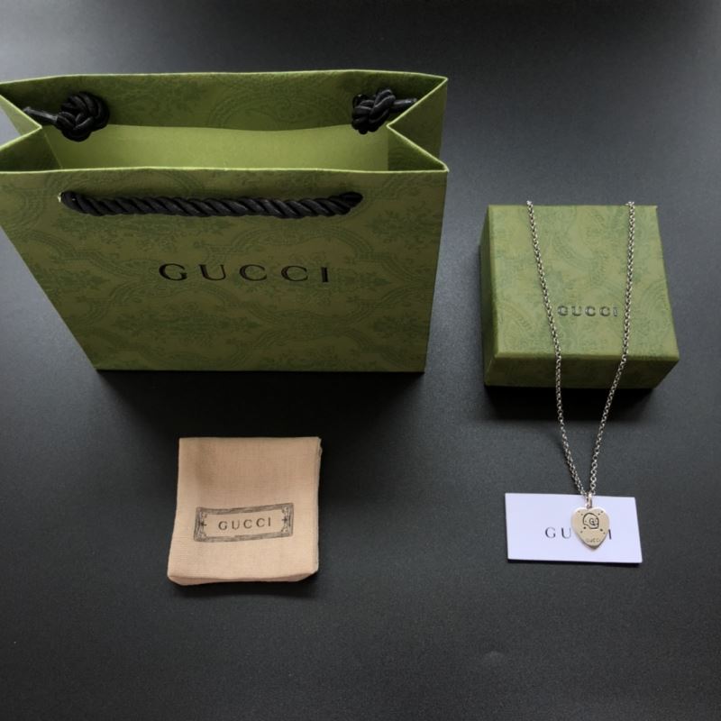 G*u*i necklaces